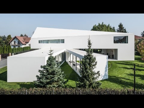this-modern-house-in-poland-has-a-moving-terrace