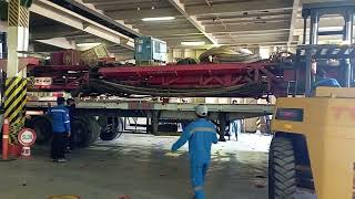 Proses Pemindahan Alat Ke Truk Trailer Oleh Bkjl Patimban