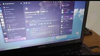 Displaying Linux on my old laptop | Discord
