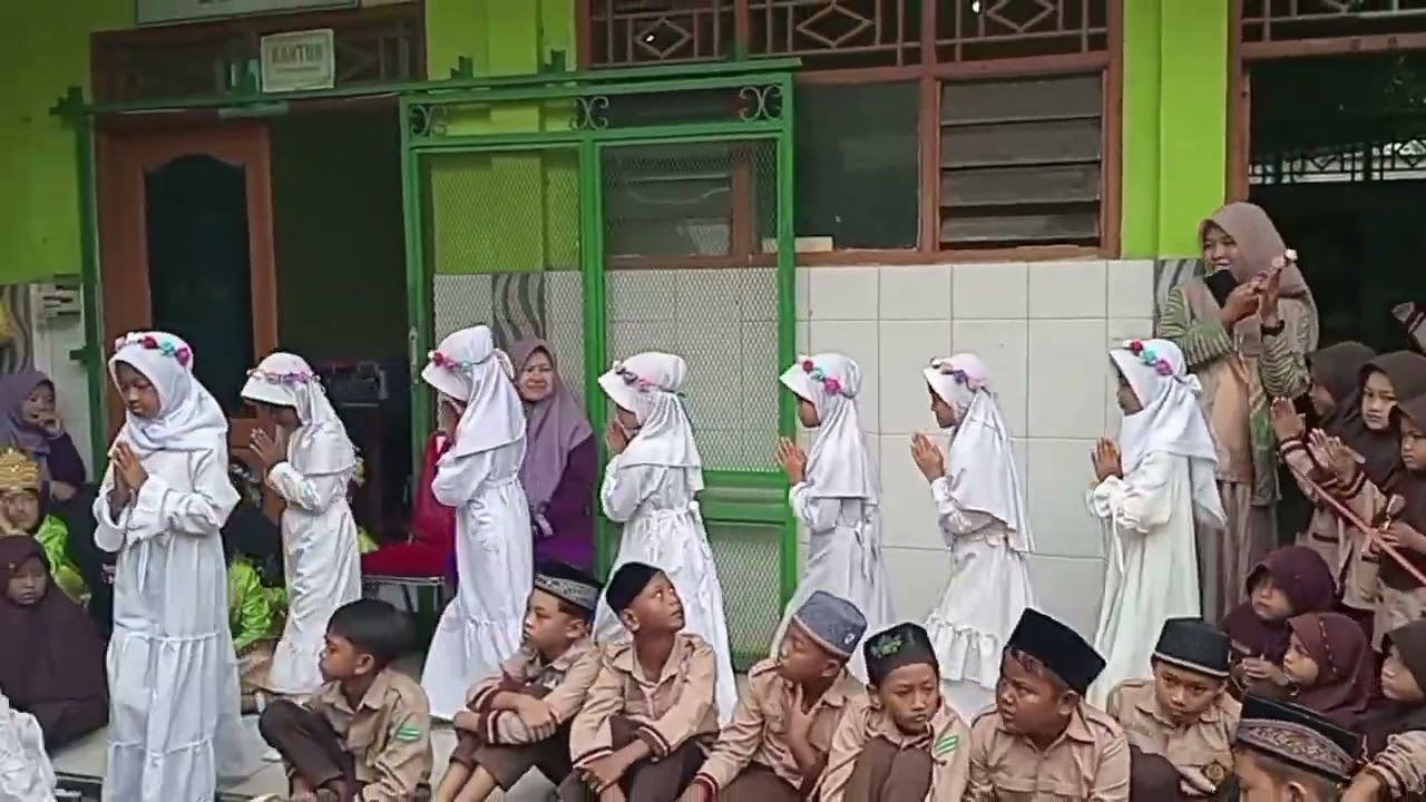 Market day dan pagelaran seni budaya MI futuhiyyah 01