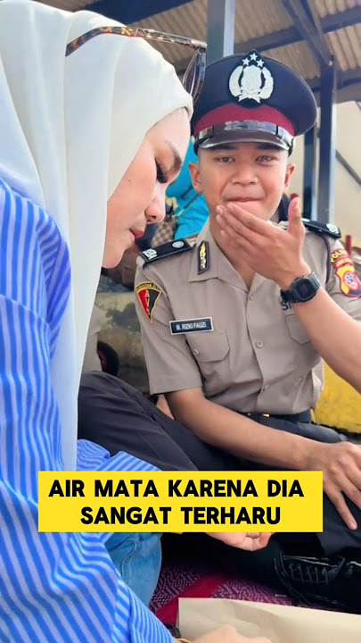 momen haru ketika anggota polisi menangis saat disuapin ibunya ‼️ #polisi #nangis #haru #ibu #makan