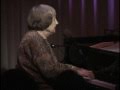 Capture de la vidéo Blossom Dearie, Peel Me A Grape - Live