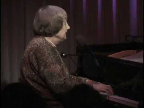 Blossom Dearie Peel me a grape  Live