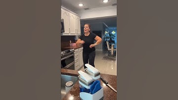 Thumbnail of My mom reacts to NUEVAYol #shorts #badbunny
