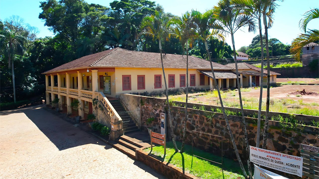 Casarão muito antigo - Tinha até estação de trem