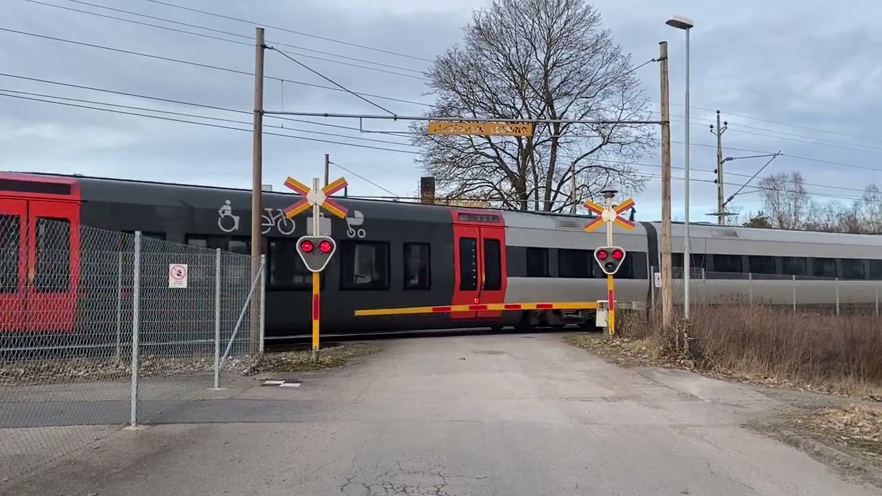 Järnvägsövergång Alvesta (Ågatan) / Swedish railroad crossing