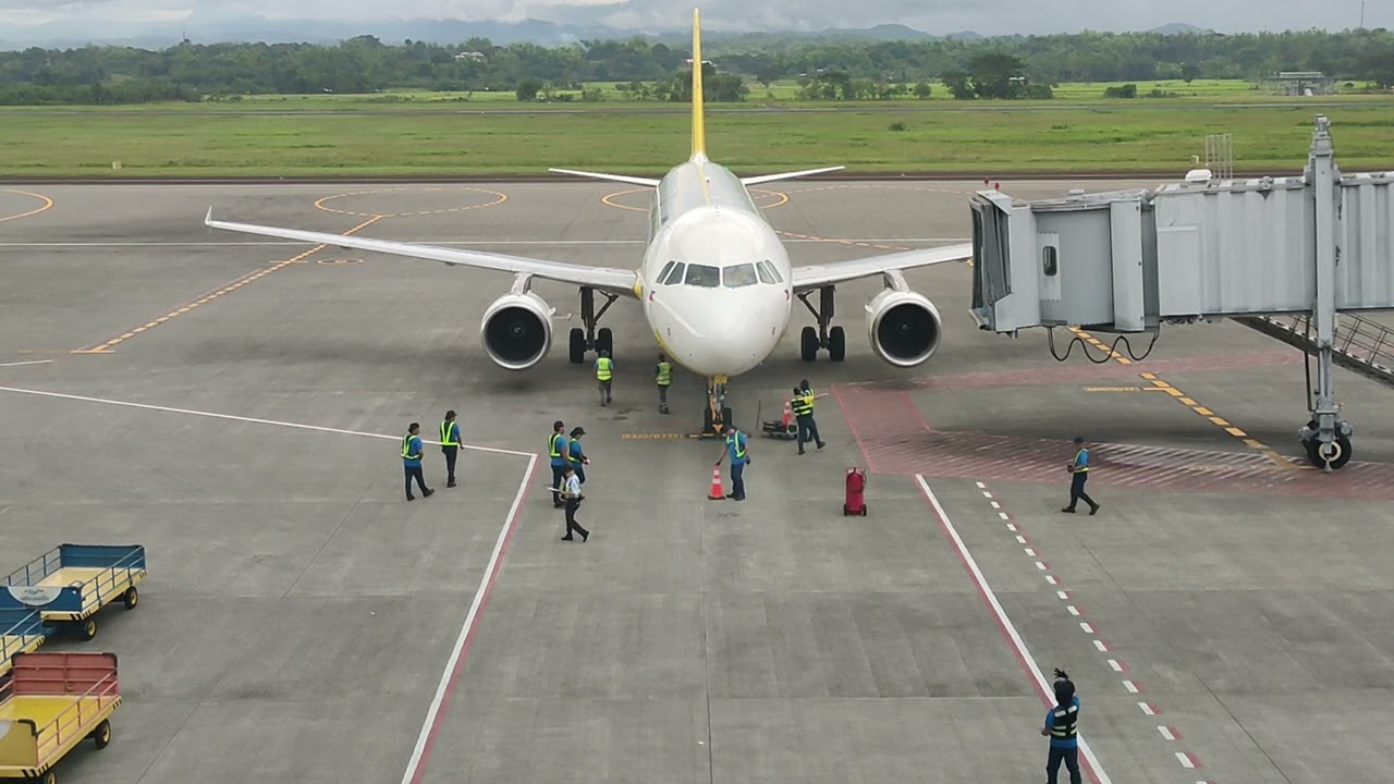 Marshal into the Gate | Cebu Pacific A320 | Iloilo International Airport