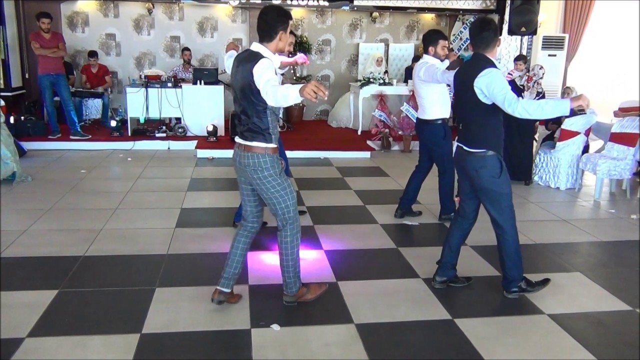 Tosya düğününde gençler döktürüyor