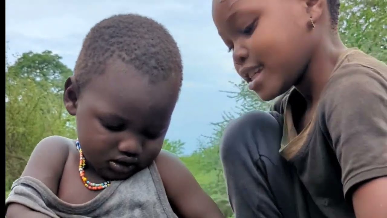 Wild fruits, wild joy 🌿🍇#AfricanTribe 