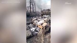 Улица в Киеве заполнена разбитой военной техникой с латинской буквой V на борту.