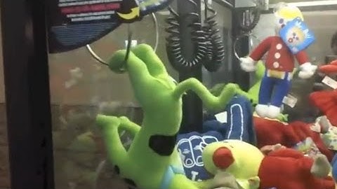 Man vs Claw: Claw Machines "R" Us | JOYSTICK