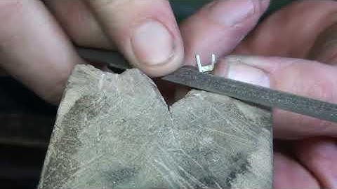 Crossover basket solitaire ring