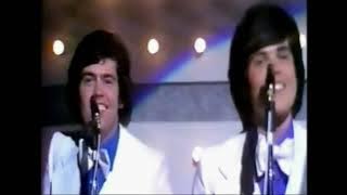 Download lagu The Osmonds Love Me For A Reason