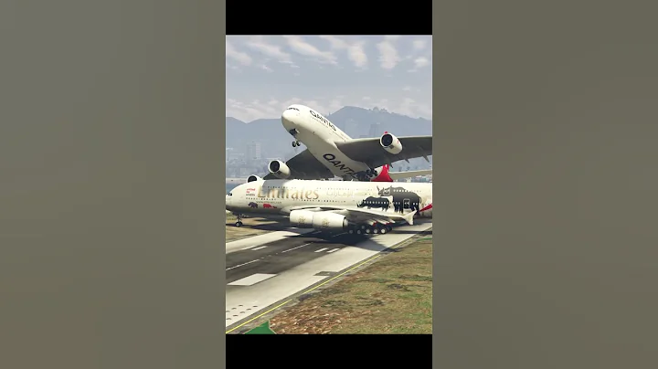 Airplane Accidently Came in the Runway During Landing Of A380... - DayDayNews
