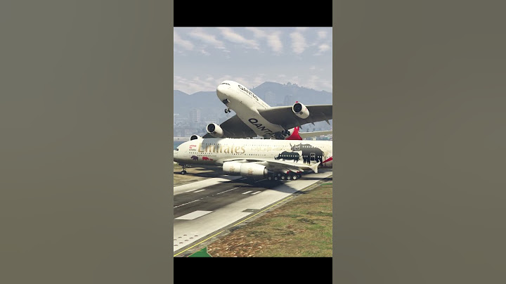 Airplane Accidently Came in the Runway During Landing Of A380...