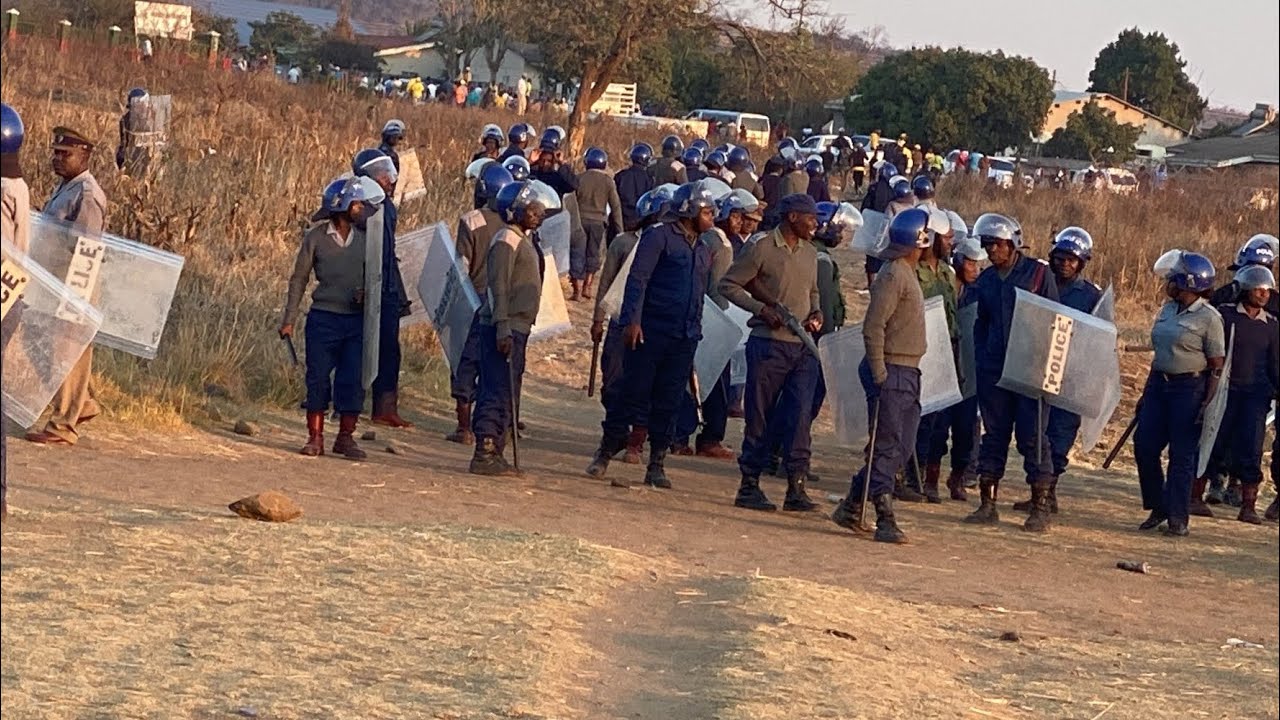 Nelson Chamisa Remains Calm, Tells Riot Police He Does Not Take Orders From outgoing Gvt in Masvingo