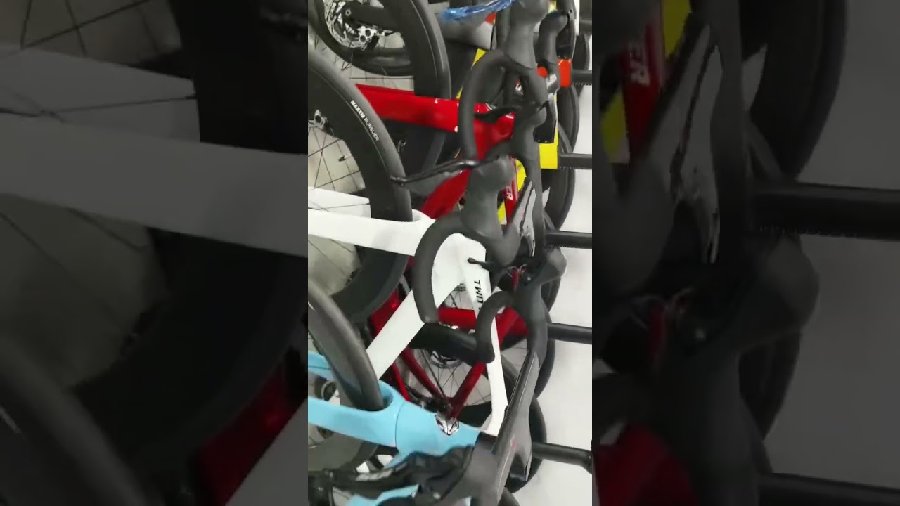 Twitter bike china factory carbon road bike T10 pure color with 3K carbon handlebar and 60mm H wheel