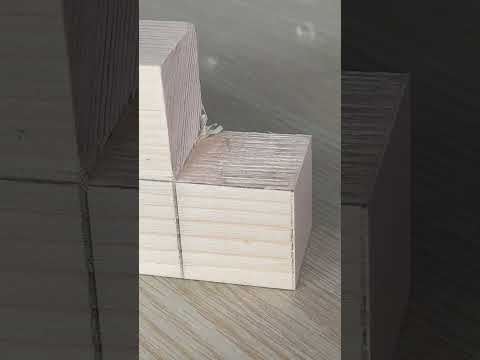 A manual tip for joining two wooden pieces at a 90-degree angle #woodworking #tips #tricks