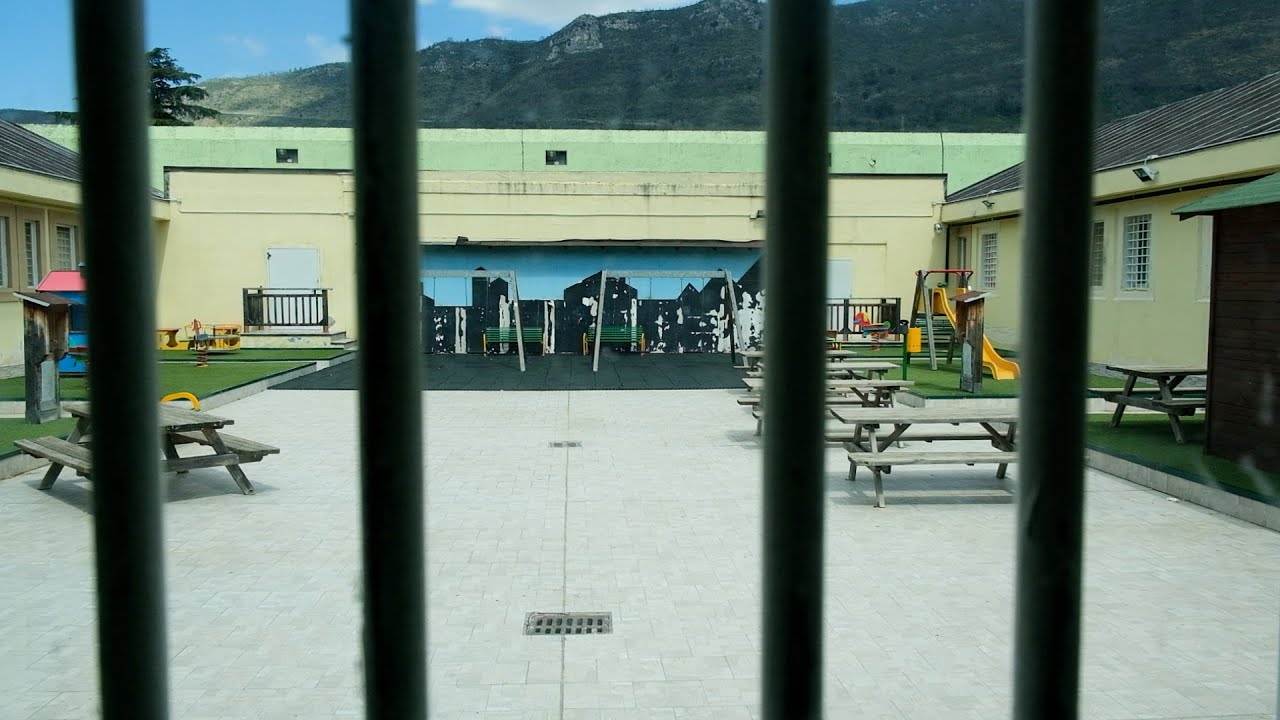 “Per mio figlio è come al 41 bis”: il dramma dei bambini in carcere con le madri