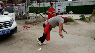 Chinese Kung Fu master pulls incredible stunt screenshot 5