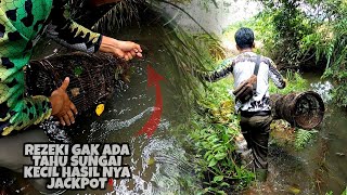 Pasang Bubu Lukah di Sungai Kecil Hasilnya JACKPOT || Pasang Bubu
