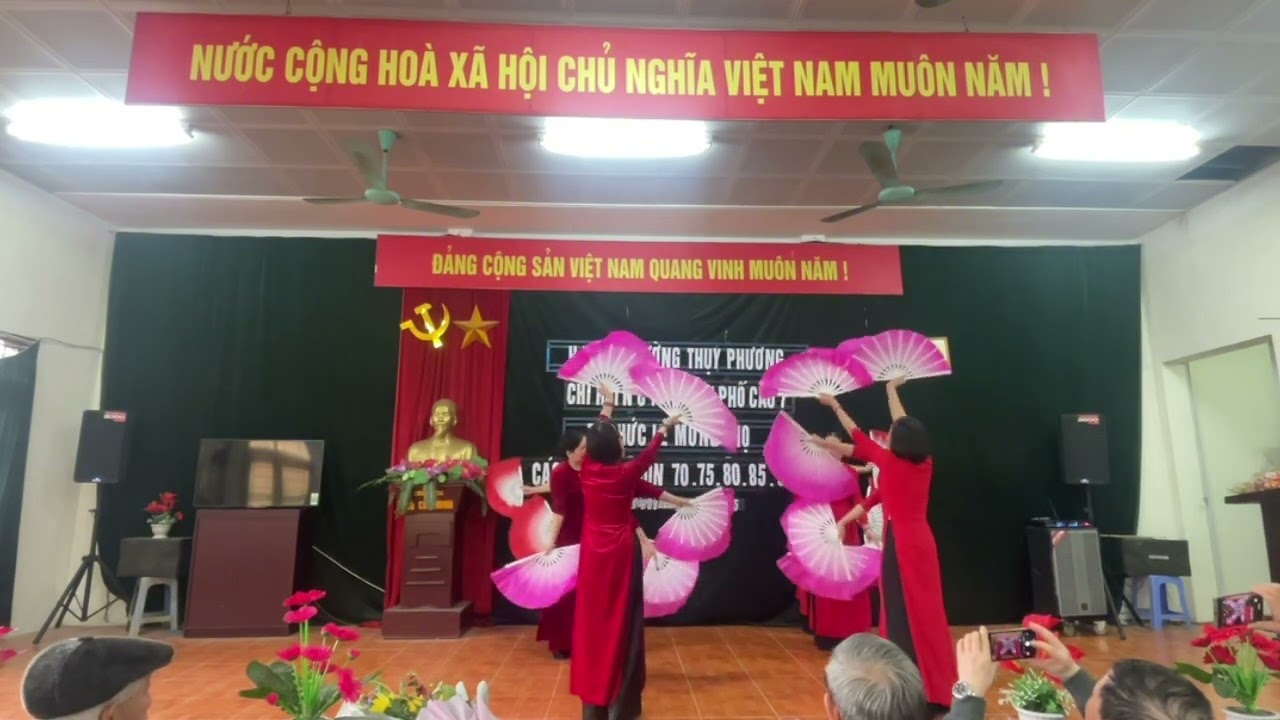 Múa :Con về mừng thọ mẹ cha.
