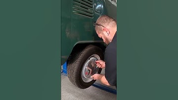 Removing an engine from a Classic VW Type 2 Bus in under 3 minutes
