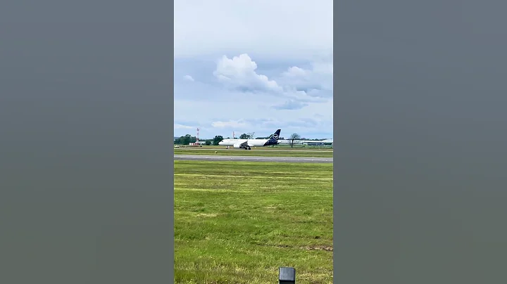 Lufthansa A320NEO Slow Rollout #planespotting #aviation #shorts #lufthansa #airbus #airbusa320 #a320