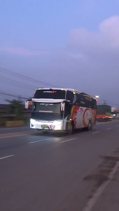 Klakson Trucknya nyempreng..,Npm Sutan class dibayangi inova