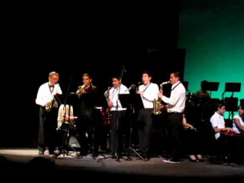 Ensamble Sax atack . Tema:Cantaloupe Island de Her...