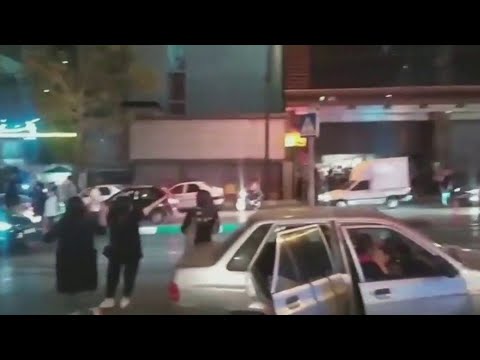 مظاهرة في شارع شريعتي في العاصمة الإيرانية طهران
