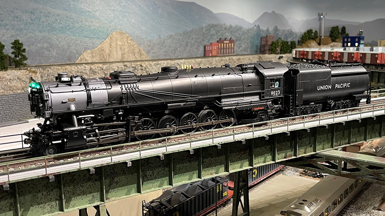 Lionel's New Union Pacific 4122 First Run on the Layout YouTube