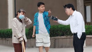 Old Cleaner Is Abused by Her Leader in Public | Social Experiment “你没有父母吗”保洁阿姨被年轻同事当众辱骂，路人看不下去了