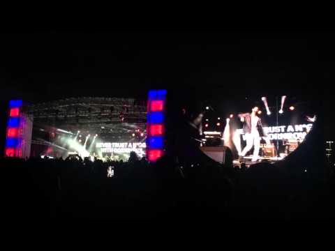Kendrick Lamar calls Houston white boy on stage at Day for Night Festival, he KILLS IT!