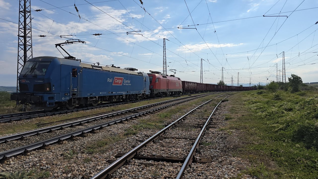 ДТВ30693 с 80063 и 1116 107 от Яна за Бургас пристига на гара Дъбово 