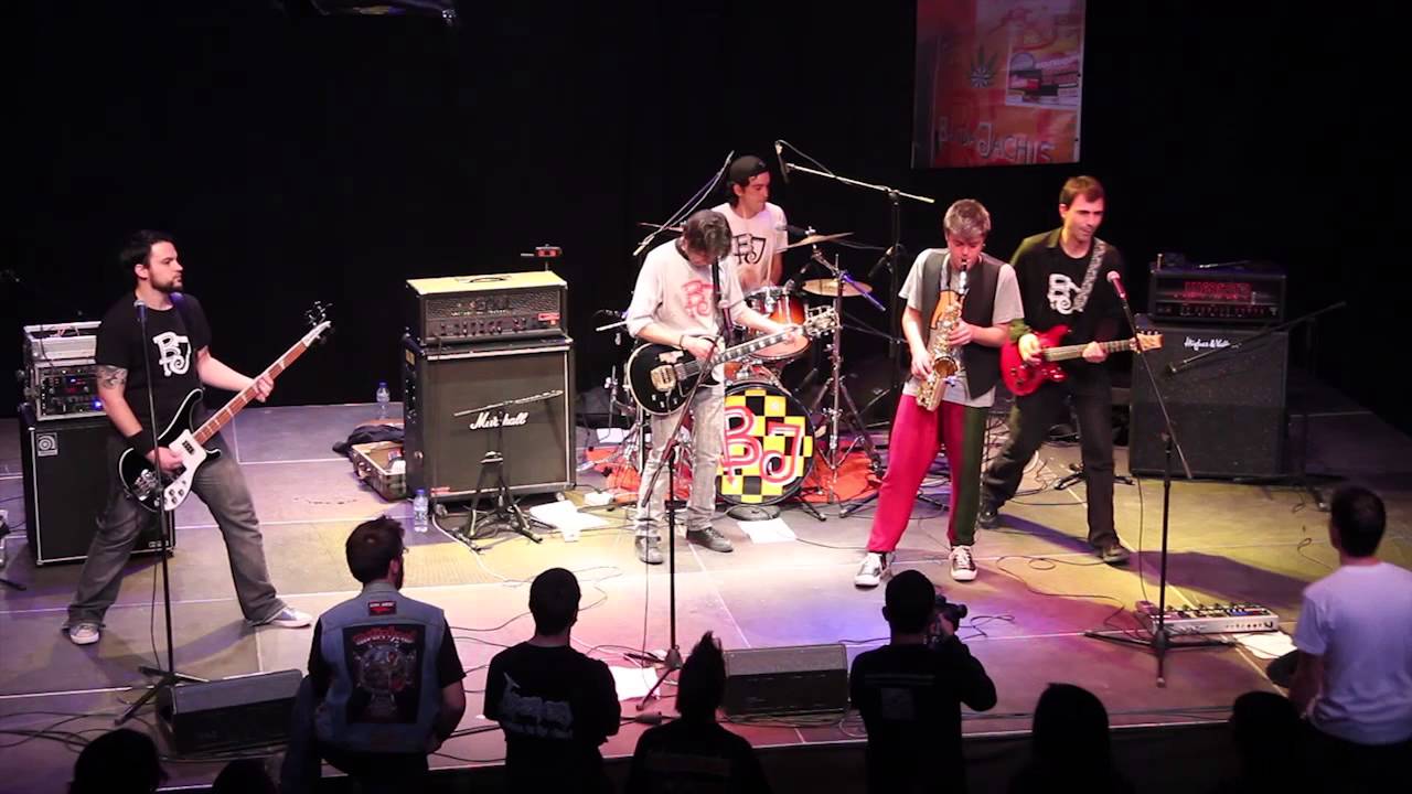 Banda Jachis en directo con montatuconcierto.com