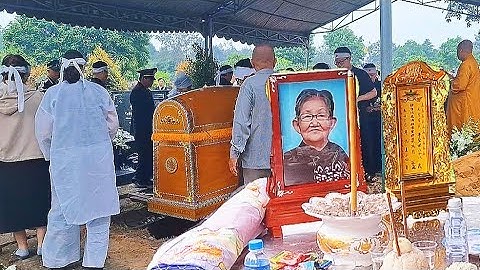 Tang lễ bà (lương Thị Nguyệt) gia đình tiếc thương đưa tiễn tại hoa viên BD.