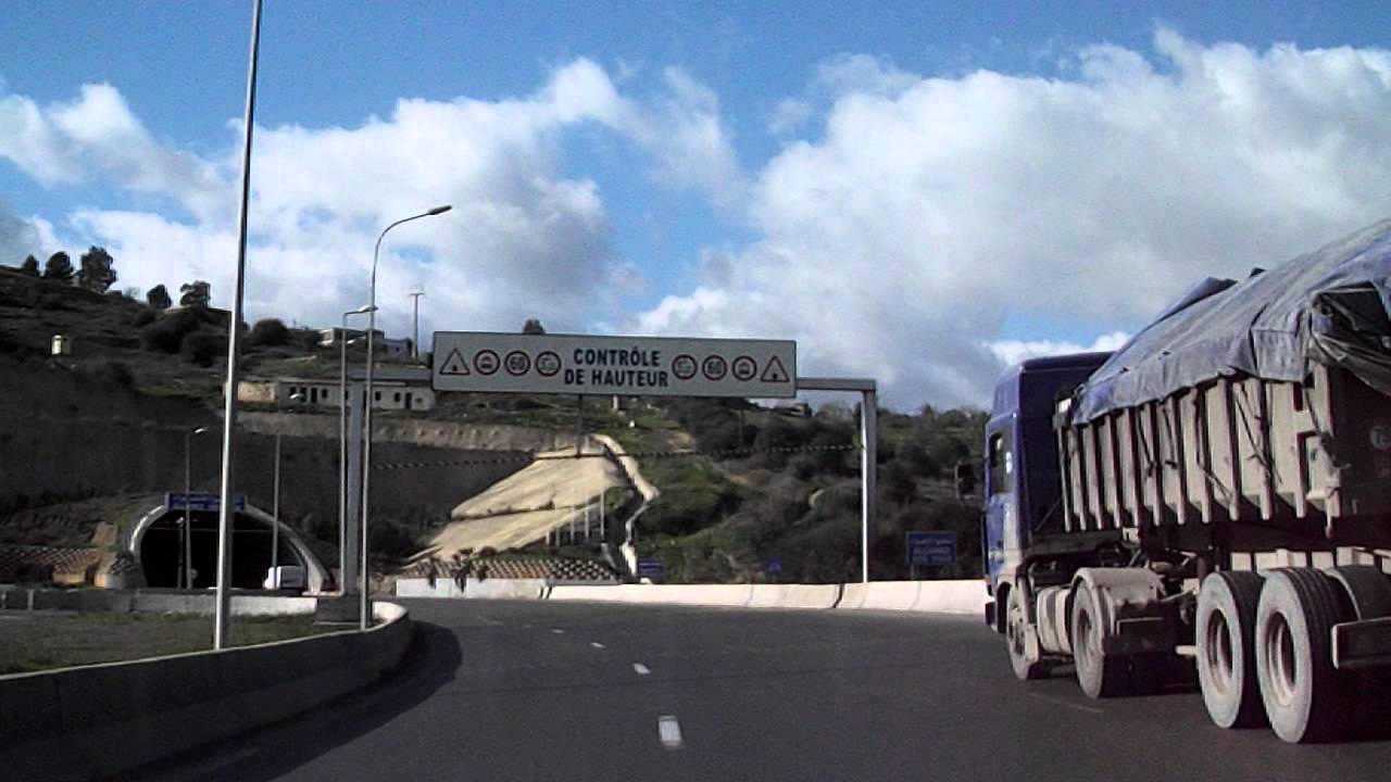 Autoroute est ouest tunnel de bouira le 25 12 2011