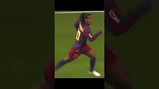 Me entró un mosquito al ojo 🥺🥺 … ÍDOLO🙇🏻♂️🙇🏻♂️👑 #soccer #ronaldinho #leyenda #idolo