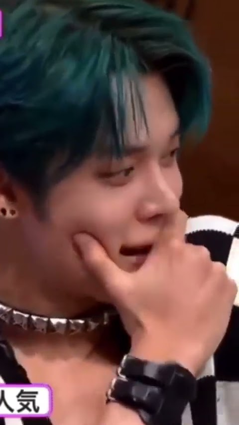 Yeonjun be cringing too hard after doing aegyo meanwhile taegyu #shorts #txt #yeonjun #taegyu