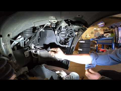 2008 BMW 335i HID headlight bulb replacement