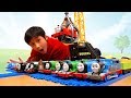 大きなクレーンでプラレール トーマスの仲間を全部運べるか!?【かとちゃん】