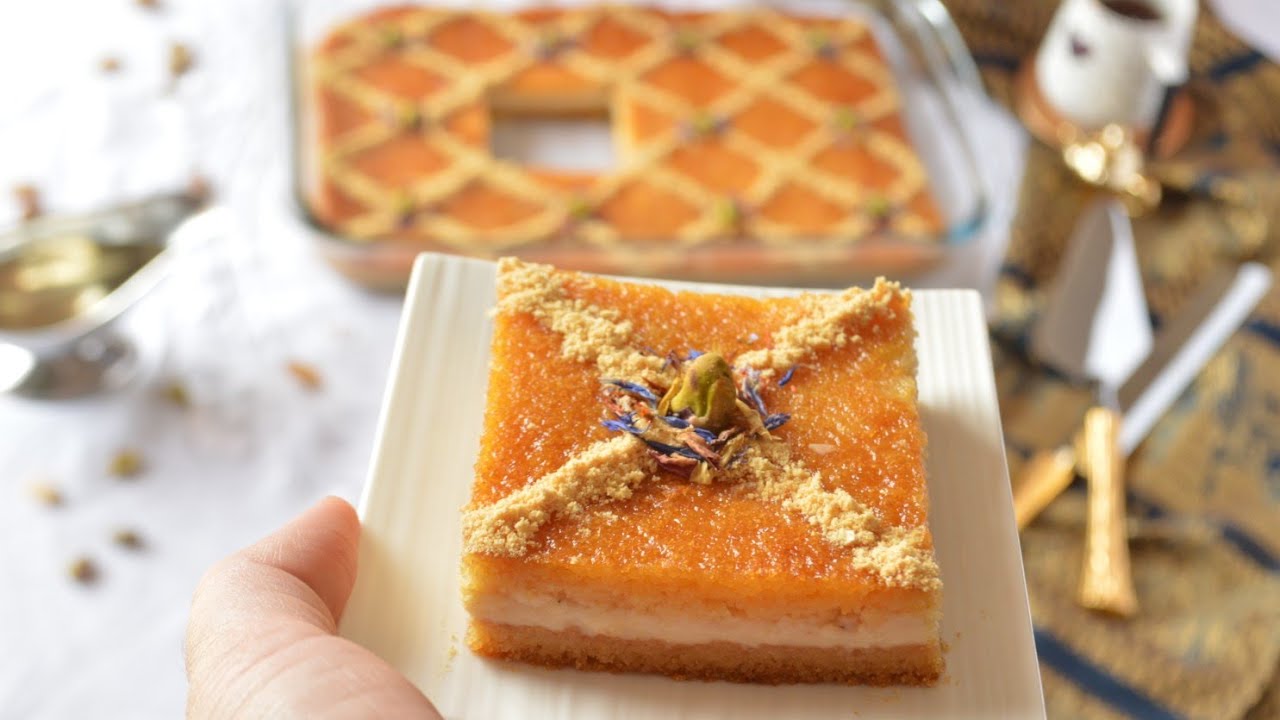 بسبوسة  بالكريمة، شاكرة راسها .. تذوب  في الفم  و اللي ذاقها  يحماق. ديما الشرح من القلب🧡