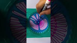 Oddly Satisfying Geometric Art Created With a Spirograph