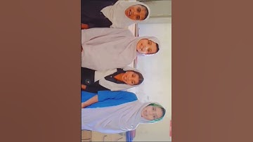 class four Sindhi #students #reading #hamd#unicef