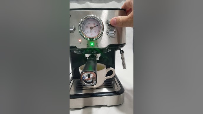 Prepara un cappuccino en tu cafetera Oster® PrimaLatte® BVSTEM6601 