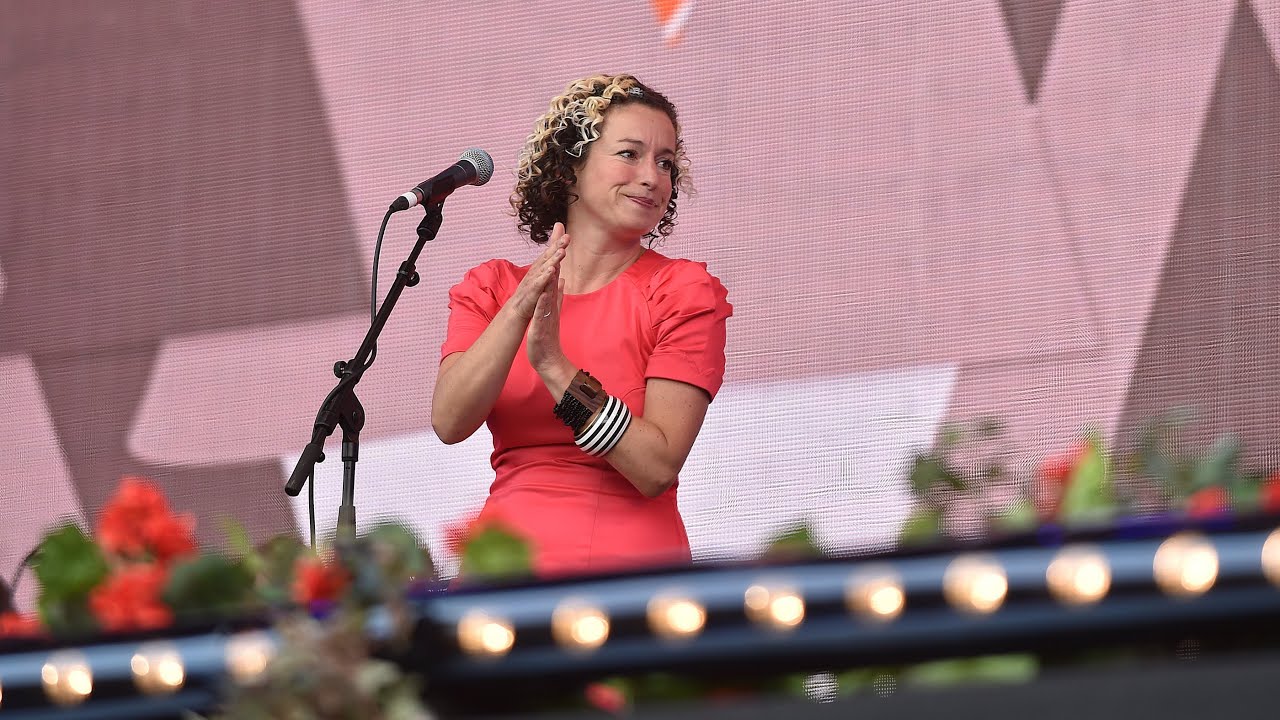 Mira Kate Rusby - Ghost (Radio 2 Live in Hyde Park 2015) en YouTube Mira Kate Rusby - Ghost (Radio 2 Live in Hyde Park 2015) en YouTube