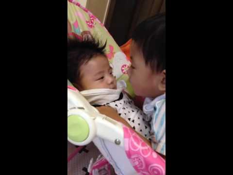 20160626 동생과 놀아주는 혜성이