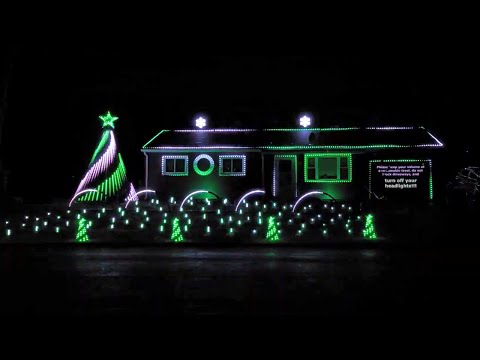 ✨CHＲISTMAS  LIGHTS  AT  THE  BELLINN✨ This Beaverton holiday display boasts more than 100,000