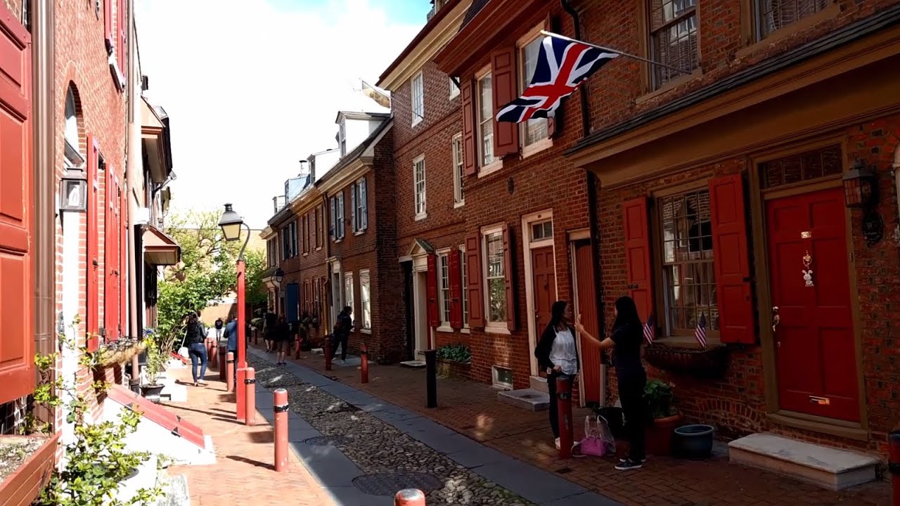 Walking down Elfreth's Alley in Philadelphia, Pennsylvania camera iphone 8 plus apk